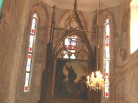 Foto mit dem Altar der Kirche-min